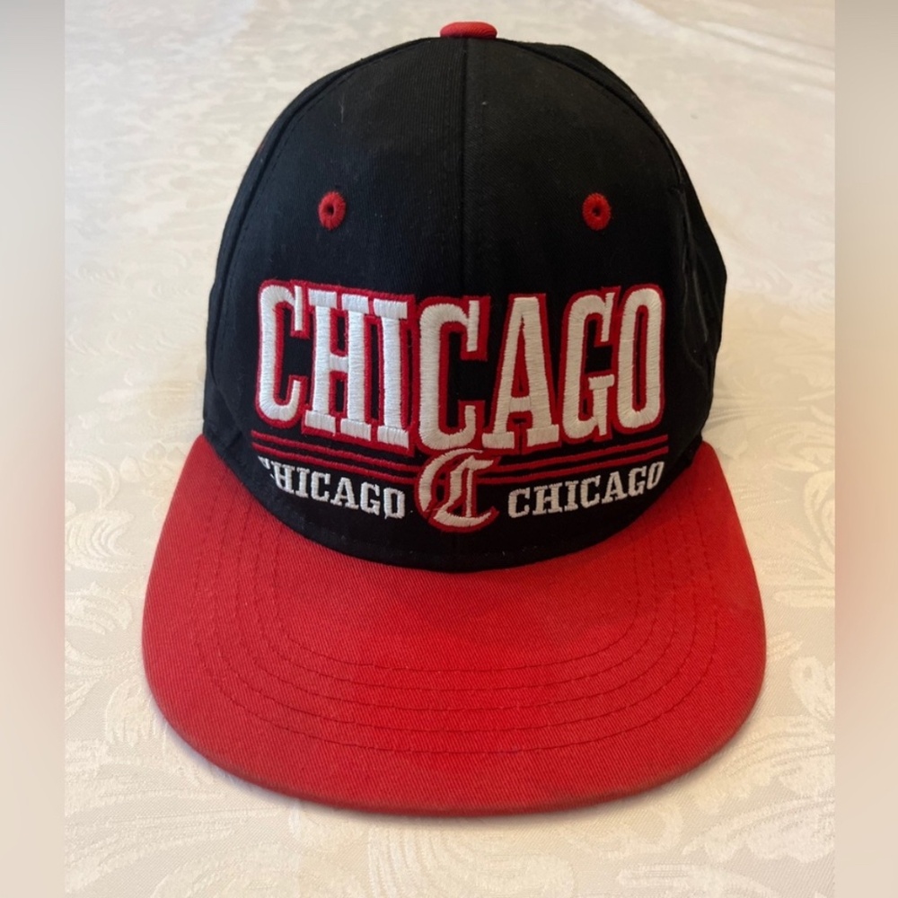 Black White Chicago Snapback  100% Cotton (Chicago Bulls Colorway) EUC